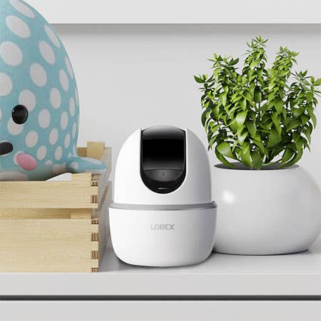 Lorex 2K Pan / Tilt Indoor Wi-Fi Security Camera